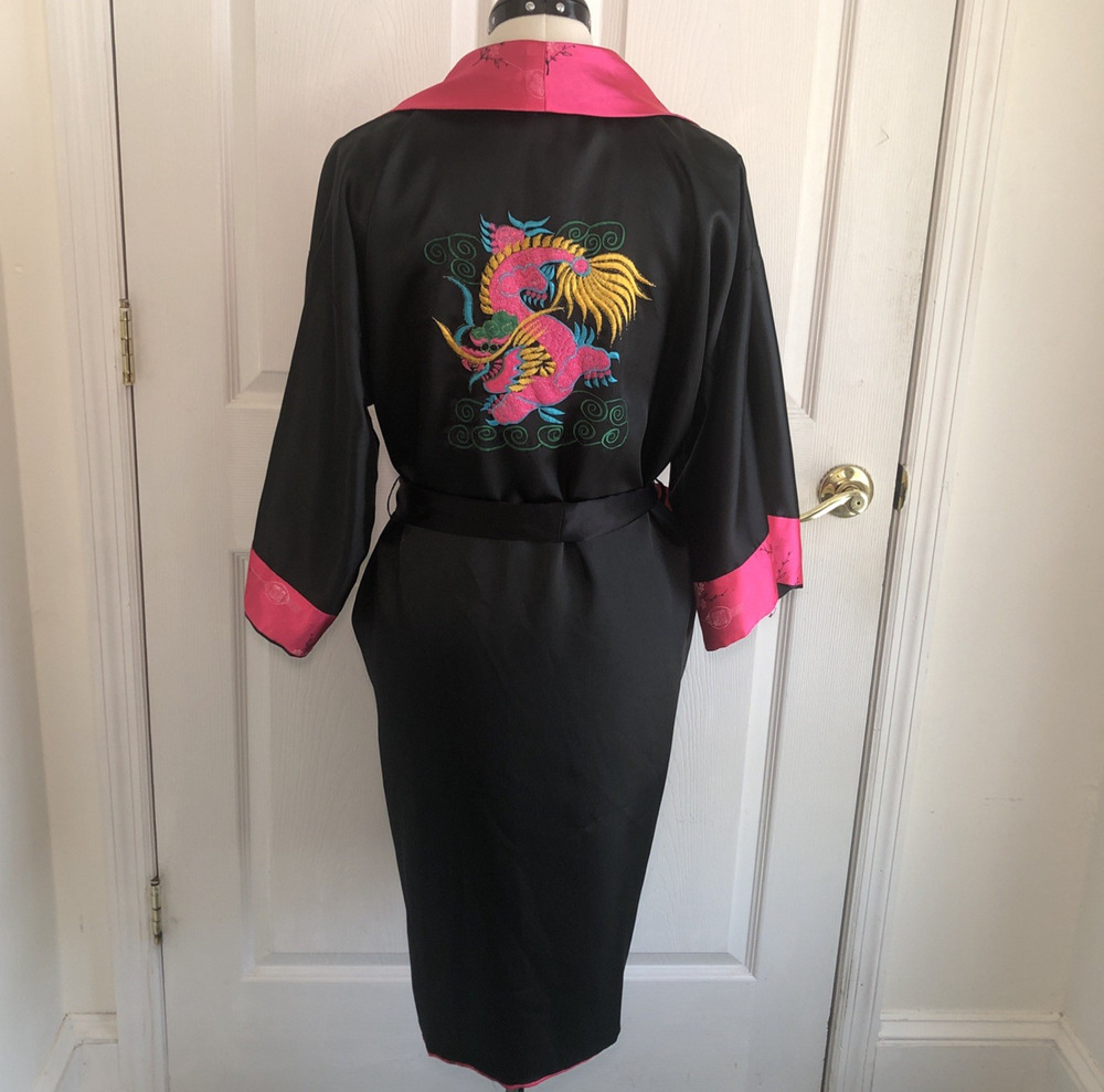 Vintage Silk Kimono reversible Sz Med embroidered Dragon barbiecore whimsigoth